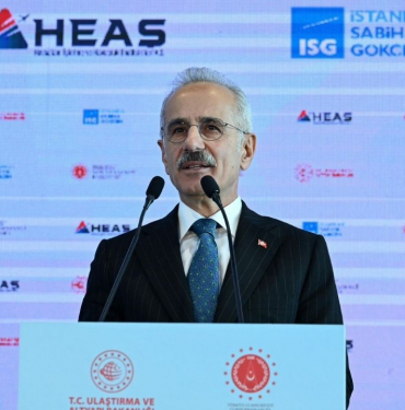 bakan-uraloglu-sabiha-gokcen-avrupanin-en-hizli-buyuyen-havalimani.jpg
