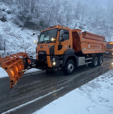 karayollarindan-yogun-kar-mesaisi-ekipler-724-sahada.jpg